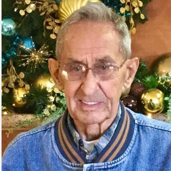 TWEENS NIA REGAL w/ 15 SURPRISES DOLL - Picture 12 of 13